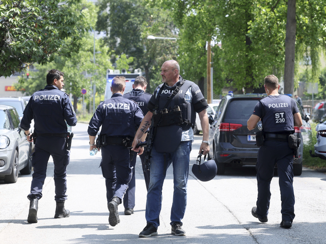 Streľba na škole v Grazi: Rakúska polícia našla u útočníka podomácky vyrobenú bombu. Rodičom zanechal list