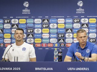 réner slovenskej futbalovej reprezentácie do 21 rokov Jaroslav Kentoš a brankár Ľubomír Belko