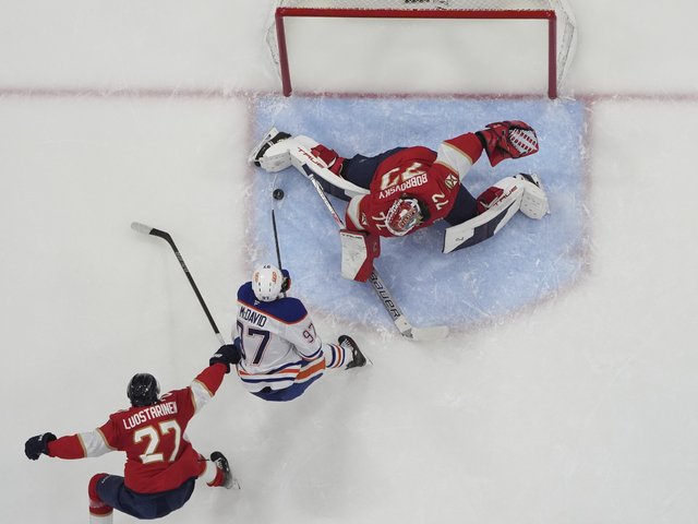 NHL: Edmonton otočil dramatický zápas s Floridou. Víťazstvo priniesol gól v predĺžení