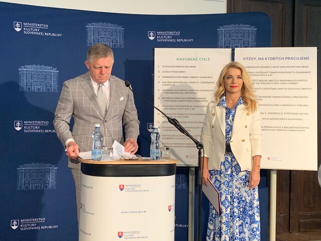 Fico navštívil Šimkovičovú, s jej prácou je spokojný. Ministerka podľa neho pochopila význam národnej kultúry