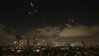 Tretí deň odvety: Teherán aj Tel Aviv sú pod paľbou. Trump vetoval plán Izraela zabiť iránskeho lídra