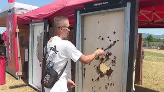 Leto sa blíži a s ním aj mnohé riziká vrátane zlodejov. Zničiť bežné dvere je prekvapivo ľahké, zvládnu to aj deti