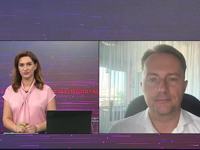 Novela ústavy zatiaľ neprešla. Poslanci ju presunuli na september, koalícia nemá dosť hlasov