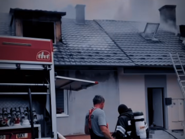 Požiar v Kežmarku zasiahol tri rodinné domy. Mesto vyhlásilo mimoriadnu situáciu