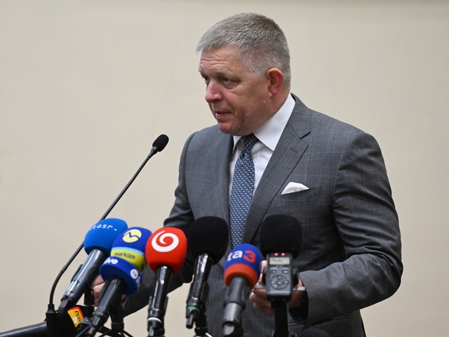 Fico hrozí vetom sankcií, ak EÚ nevyrieši dovoz energií. Szijjártó hovoril za Slovensko, Blanár hasil