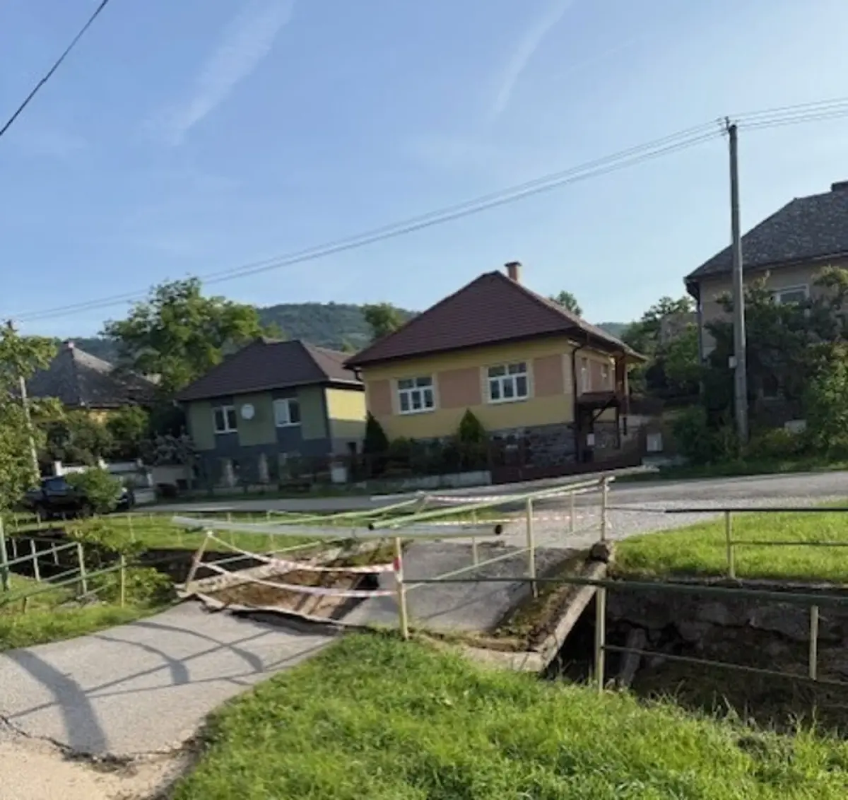 zlomeny most v hrušove