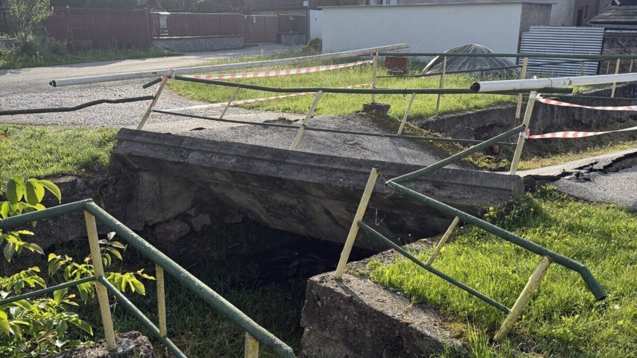 zlomeny most v hrušove