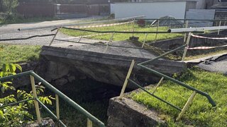 zlomeny most v hrušove