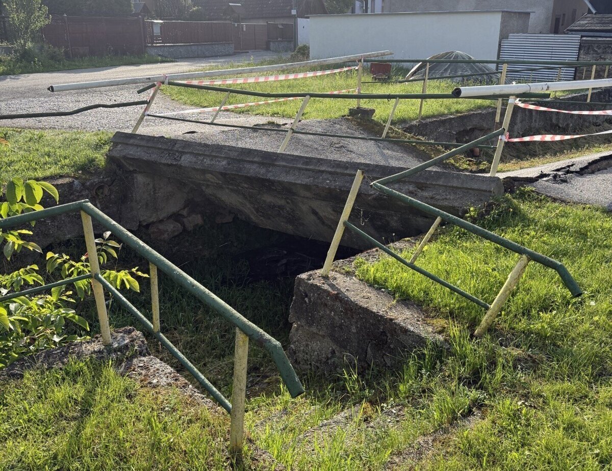 zlomeny most v hrušove