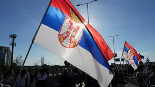 Srbsko, protest, vlajka