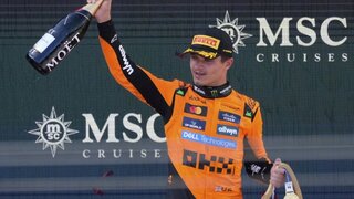 F1: Tretie víťazstvo v sezóne. Norris triumfoval na rozpálenej trati v Rakúsku, jeho kolega Piastri sa umiestnil druhý