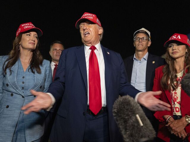 Po Putinovi bude Trump volať aj so Zelenským. Za prerušenie dodávok zbraní Ukrajine viní šéf Bieleho domu Bidena