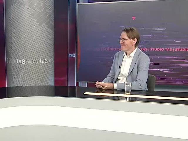 Leto, dovolenky a platby kartou. Na čo si dať pozor, aby vás nezaskočili podvody v zahraničí?