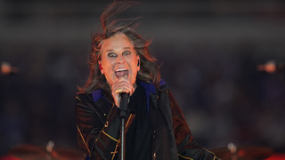 Ozzy Osbourne s kapelou Black Sabbath odohrali svoj posledný koncert. Poctu im vzdali tie najväčšie hviezdy