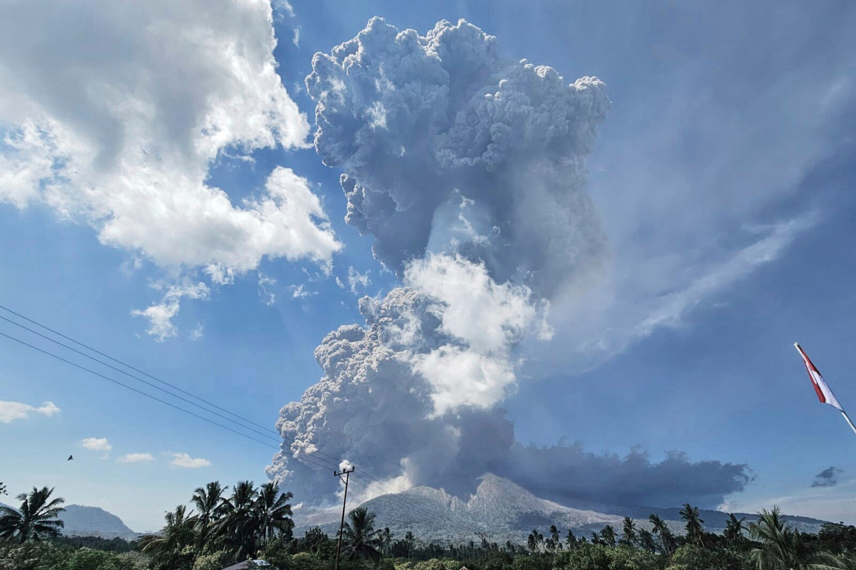 Indonesia_Volcano506746143237.jpg