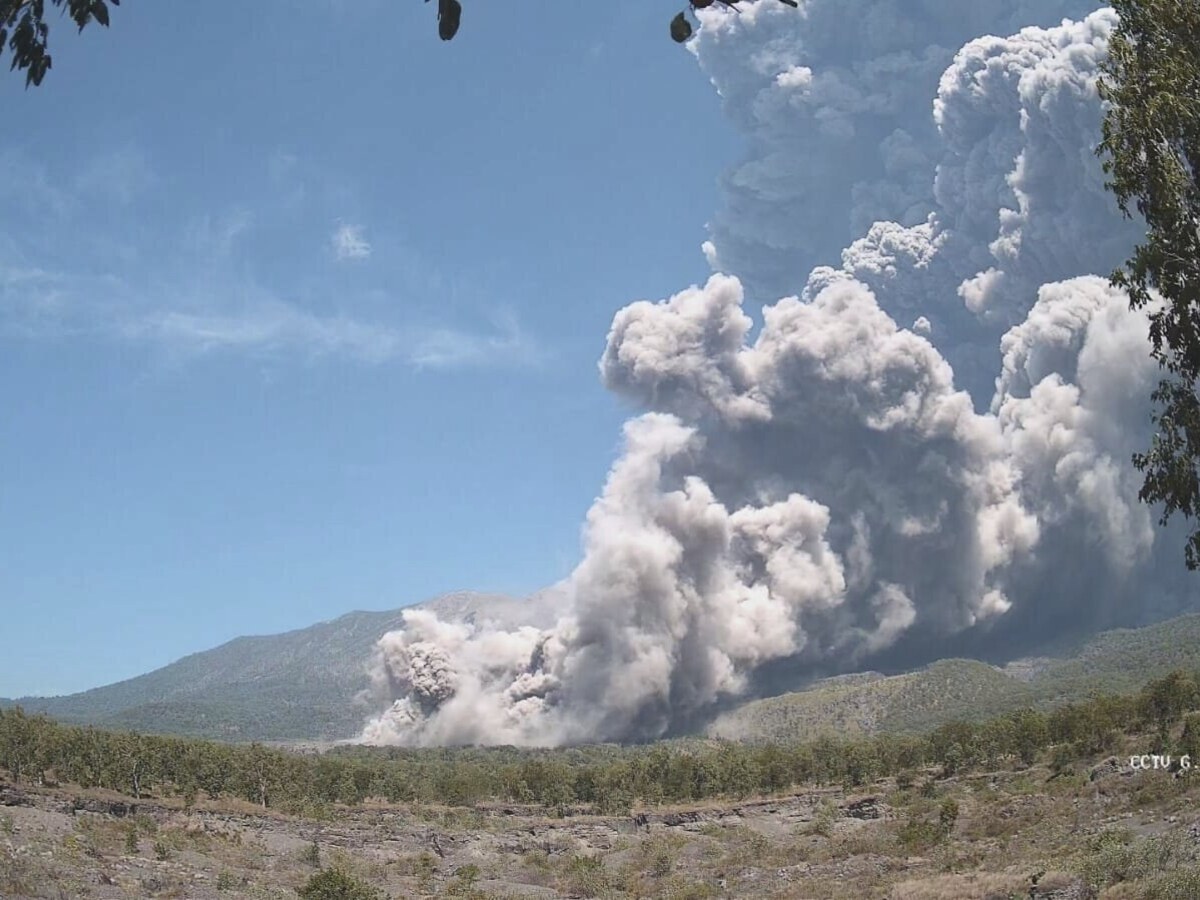 Indonesia_Volcano506783143243.jpg