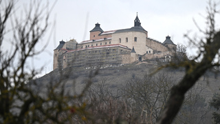 Silná búrka poškodila hrad Krásna Hôrka. Zrekonštruovanú časť strechy budú musieť znovu opraviť (+foto)