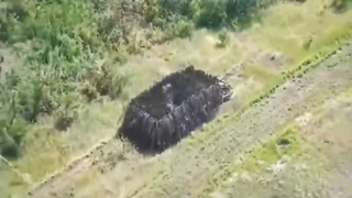 VIDEO: Pripomínajú hranaté plechové monštrá či bunkre. Ukrajinskí vojaci zlikvidovali špeciálne ruské „korytnačie“ tanky 