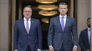 Nemecký minister Pistorius sa stretol s náprotivkom z USA Hegsethom. Pracujú na pláne dodávok zbraní Ukrajine