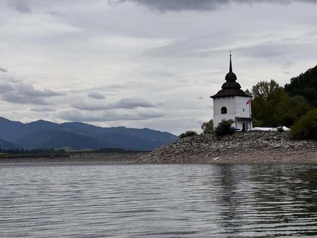 Predstierala, že sa jej trojročné dieťa utopilo v Liptovskej Mare. Matku obvinenú z vraždy vzal súd do väzby