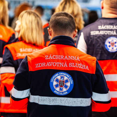záchranári záchranná zdravotná služba záchranka