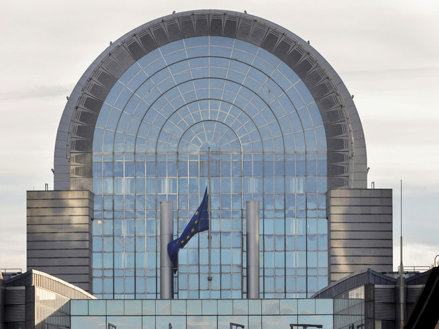 Europarlament odobril obchod s USA. Únia stanovila podmienky pre clá a chráni sa pred jednostrannými krokmi