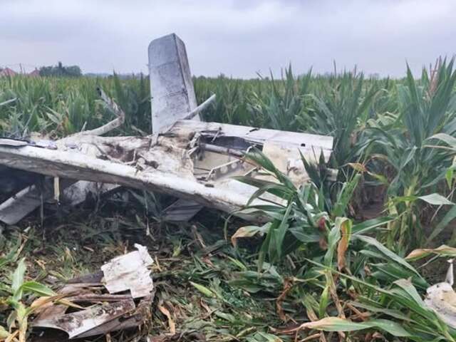 Pri Nových Zámkoch sa zrútilo do kukuričného poľa malé lietadlo. Pilot neprežil