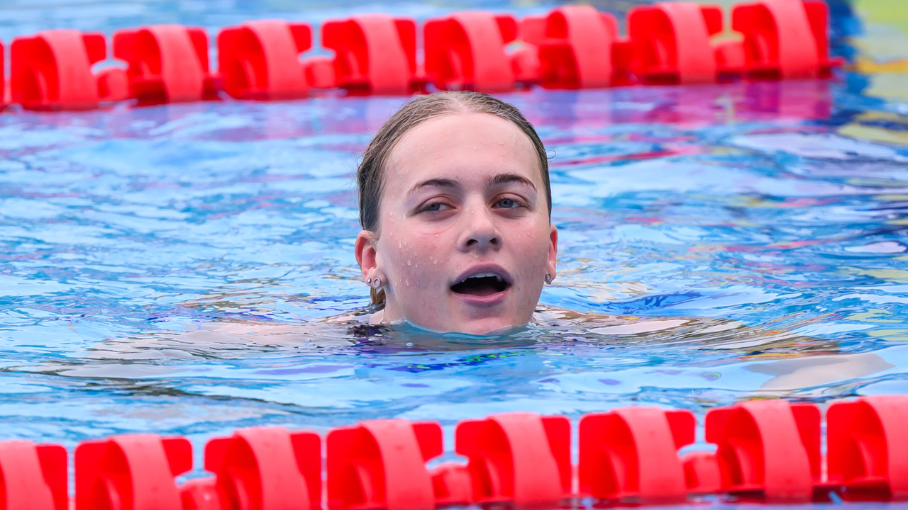 plavkyňa Tamara Potocká sa teší zo striebra počas finále v polohových pretekoch na ME v plávaní do 23 rokov vo štvrtok 26. júna 2025 v Šamoríne.