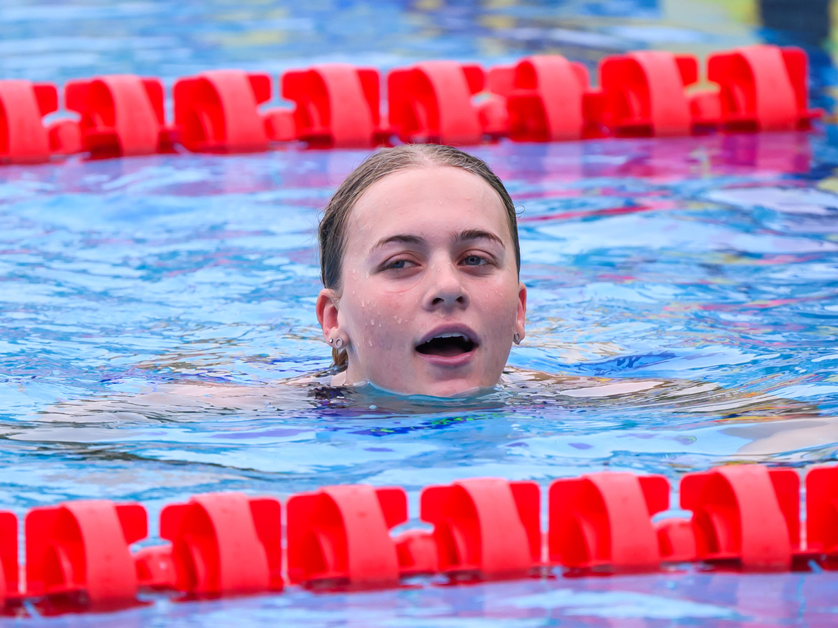 plavkyňa Tamara Potocká sa teší zo striebra počas finále v polohových pretekoch na ME v plávaní do 23 rokov vo štvrtok 26. júna 2025 v Šamoríne.