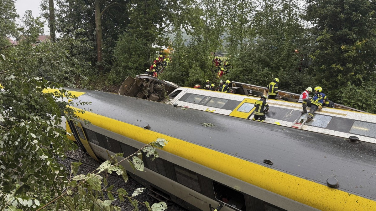 Germany_Train_Derailed553972.jpg