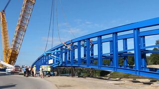 Pri Bytči osadili unikátny most pre cyklistov. Cyklotrasa popri Váhu spojí dva kraje už čoskoro