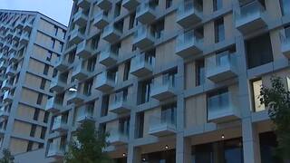 Bratislava má nový architektonický šperk. Do luxusnej stavby sa sťahujú herci aj športovci