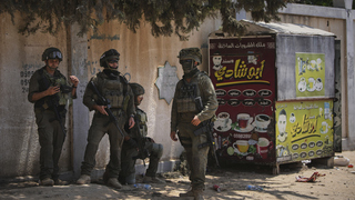 Izrael hrozí obnovením bojov, ak Hamas neodovzdá všetky telá rukojemníkov. USA veria, že dohoda bude dodržaná 