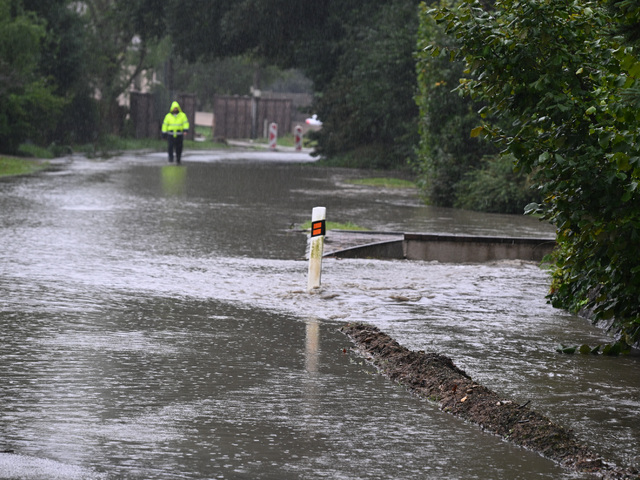Horúčavy, búrky a potom potopa. Počasie ešte len tvrdo udrie, povodne môžu zastihnúť až 12 okresov
