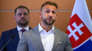 Šutaj Eštok stojí za Šaškom. Verí, že tender na záchranky bol transparentný a všetky otázky budú vysvetlené