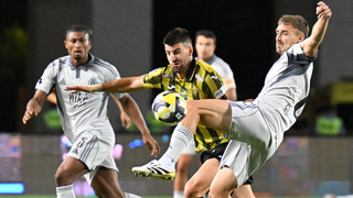 Náročná úloha pre Slovan. Na postup do play-off Ligy majstrov potrebuje doma prelomiť obranu Kajratu