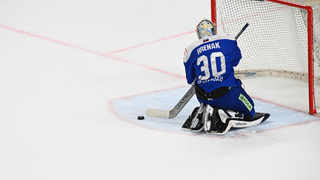 Osemnástkari podľahli USA v úvodnom zápase Hlinka Gretzky Cupu. S favoritom držali krok, Ozogányho hetrik však nestačil