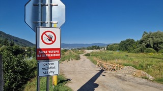 stavenisko zákaz vstupu cesta R1