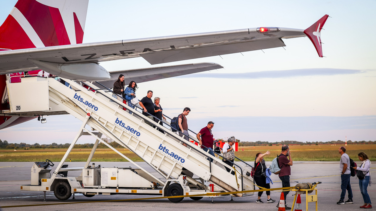 letisko lietadlo pasažieri 