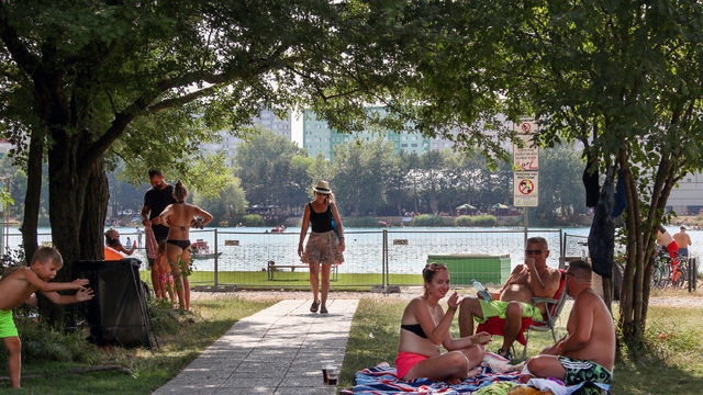 leto horúčavy jazero voda