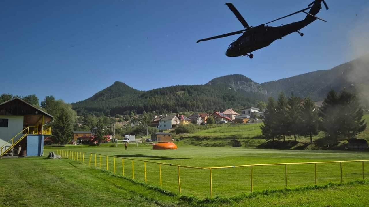 vrtuľník požiar Likavka Ružomberok ihrisko požiar