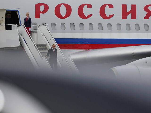 FOTO: Putin letel na Aljašku takmer štyri hodiny. Na základni zaujali prezidentské lietadlá svetových mocností