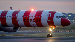 Dráma v oblakoch: Motor lietadla začal horieť, cestujúci začali posielať správy na rozlúčku (+video)