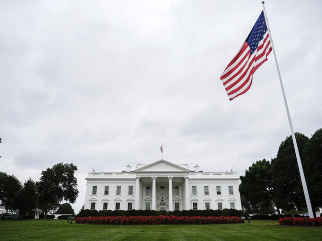 Shutdown v USA trvá takmer 40 dní a spôsobil chaos na letiskách. Federálni pracovníci ostávajú bez výplat