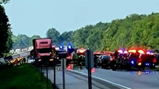 Autobus s turistami sa vracal z Niagarských vodopádov, na diaľnici sa však prevrátil. Hlásia mŕtvych aj zranených
