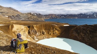 Zatiaľ čo svet zbrojí, oni investujú do bezpečnosti. Toto sú krajiny, kde deti spia pred kaviarňami a policajti nenosia zbrane
