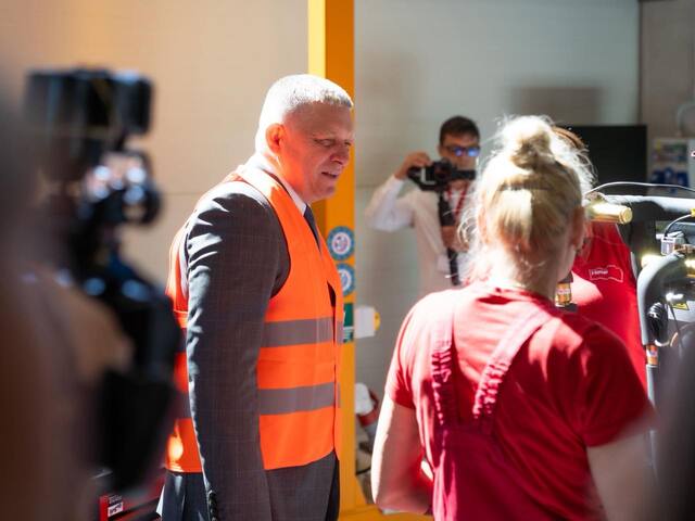 Na Orave otvorili závod za 60 miliónov. Fico víta investora zo zahraničia, vraj je nutné mať niečo mimo automobiliek