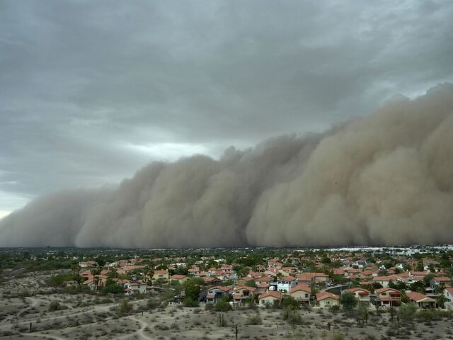 FOTO/VIDEO: Nezvyčajná búrka pohltila Arizonu. Prach sa dostal všade, do úst aj do štrbín domu
