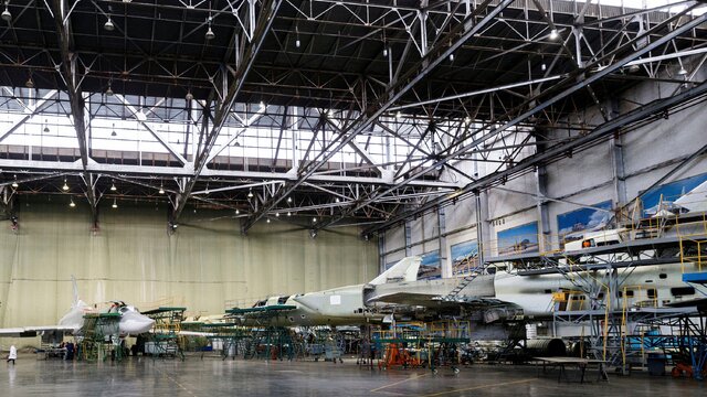 lietadlo lietadlá hala výroba 