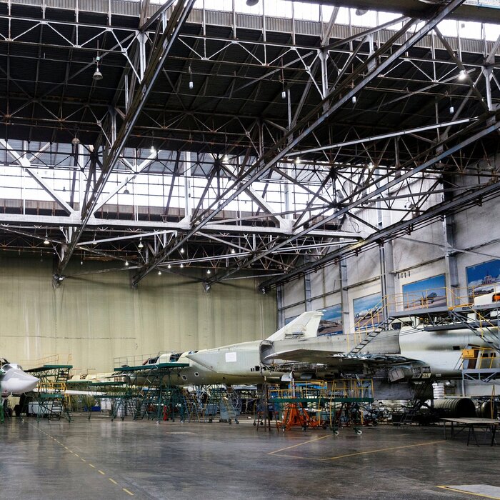 lietadlo lietadlá hala výroba 